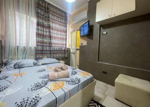 Tirane, jepet me qera garsonier Kati 2, 380 € (rruga 5 maji)