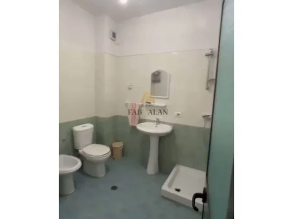 Tirane, shitet apartament 2+1 Kati 7, 84 m² 120.000 € (Laprake)