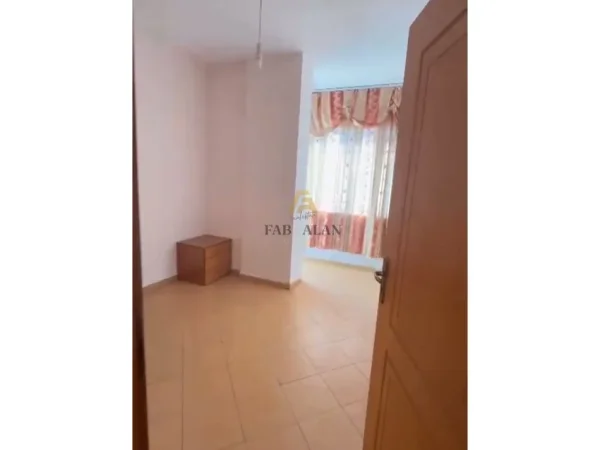 Tirane, shitet apartament 2+1 Kati 7, 84 m² 120.000 € (Laprake)