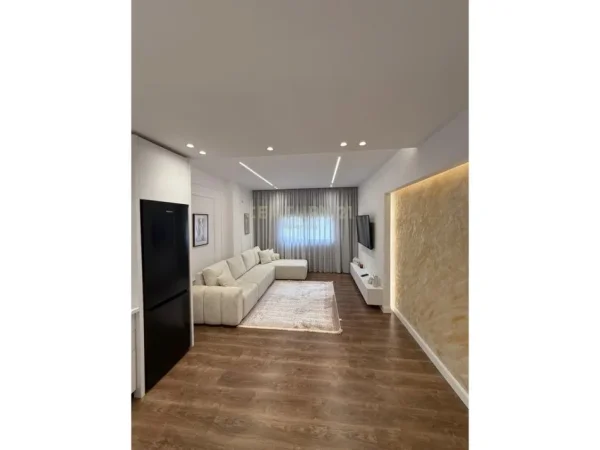 Tirane, jepet me qera ambjent biznesi Kati 6, 63 m² 118.000 € (Yzberisht)