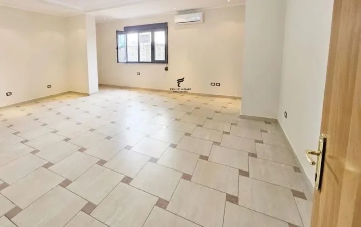 Tirane, jepet me qera dyqan Kati 1, 105 m² 600 € (ALI DEMI)