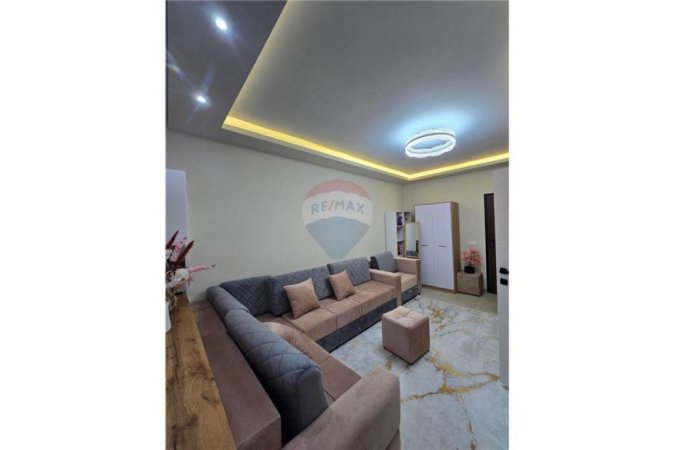 Vlore - Lungomare, jepet me qera apartament 1+1 Kati 2, 70 m² 450 € 