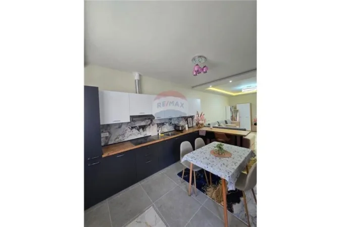 Vlore - Lungomare, jepet me qera apartament 1+1 Kati 2, 70 m² 450 € 