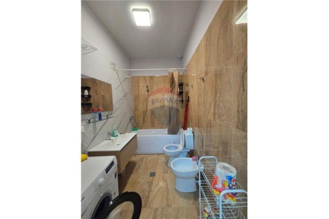 Vlore - Lungomare, jepet me qera apartament 1+1 Kati 2, 70 m² 450 € 
