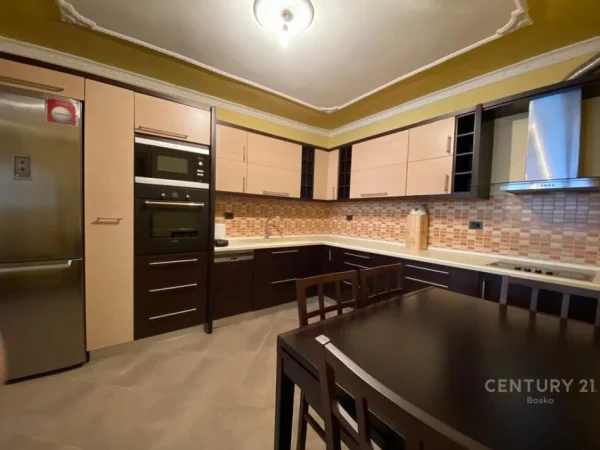 Tirane, jepet me qera apartament 3+1 Kati 3, 122 m² 700 € (Mine Peza)