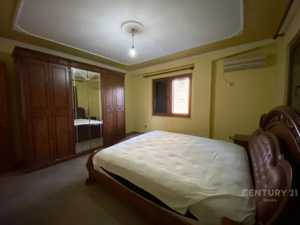 Tirane, jepet me qera apartament 3+1 Kati 3, 122 m² 700 € (Mine Peza)