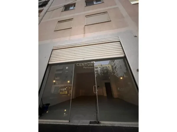 Tirane, jepet me qera dyqan Kati 0, 55 m² 300 € (Yzberish)
