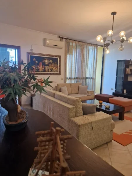 Tirane, shitet apartament 3+1 Kati 3, 127 m² 260.000 € (PRANE SUPERMARKET JOENA)