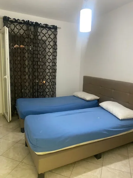 Tirane, jepet me qera apartament 2+1+Ballkon Kati 3, 100 m² 700 € 