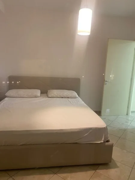 Tirane, jepet me qera apartament 2+1+Ballkon Kati 3, 100 m² 700 € 