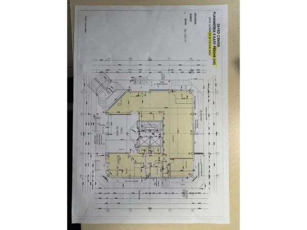 Tirane, jepet me qera ambjent biznesi Kati 0, 225 m² 4.500 € (Sheshi Wilson)