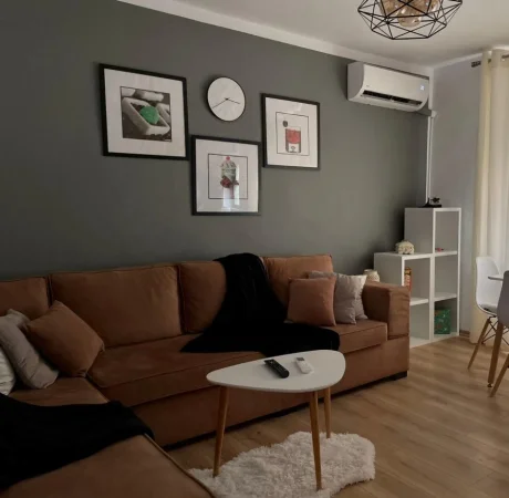 Tirane, jepet me qera apartament 1+1+Ballkon Kati 3, 55 m² 650 € (Rruga e barrikadave)