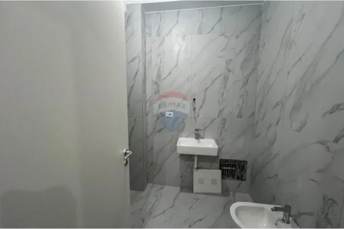 Tirane, shes apartament 2+1+Aneks+Ballkon Kati 6, 88 m² 132.000 € (ali demi)