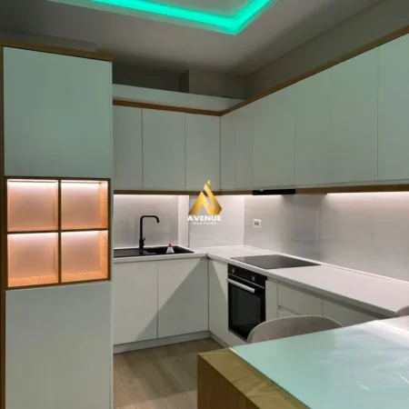 Tirane, jepet me qera apartament 2+1+Ballkon Kati 3, 99 m² 700 € (Rruga 29 Nentori)