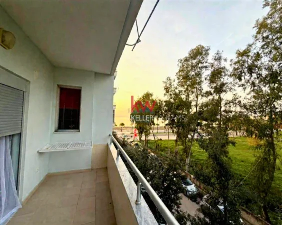 SHITET APARTAMENT 2+1+2 me pamje anesore deti NË LUNGOMARE VLORË