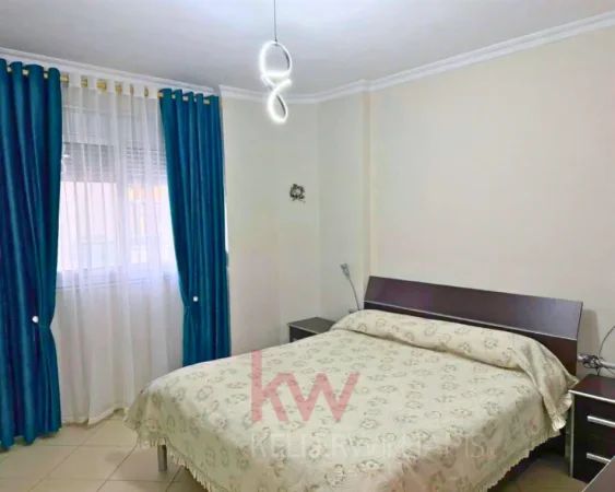 SHITET APARTAMENT 2+1+2 me pamje anesore deti NË LUNGOMARE VLORË