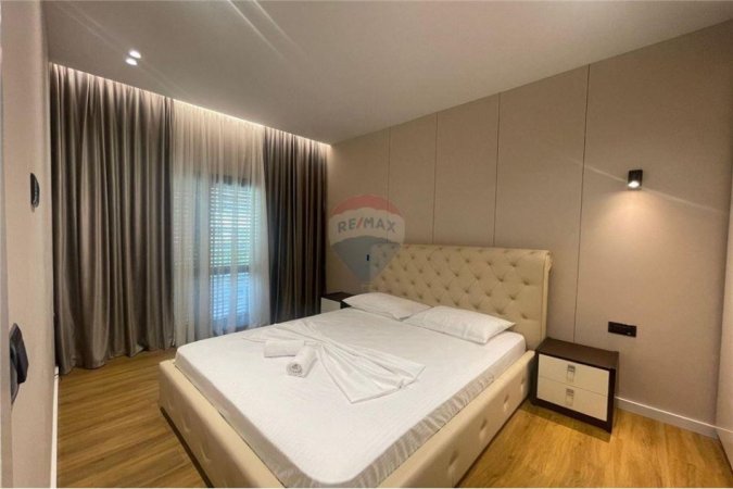 Vlore - Lungomare, jepet me qera apartament 1+1 Kati 3, 70 m² 450 € (Rruga Dush Strati, Vlorë)