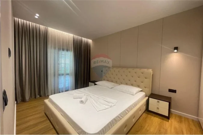 Vlore - Lungomare, jepet me qera apartament 1+1 Kati 3, 70 m² 450 € (Rruga Dush Strati, Vlorë)