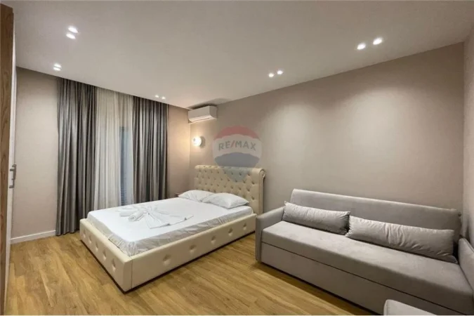 Vlore - Lungomare, jepet me qera apartament 1+1 Kati 3, 70 m² 450 € (Rruga Dush Strati, Vlorë)