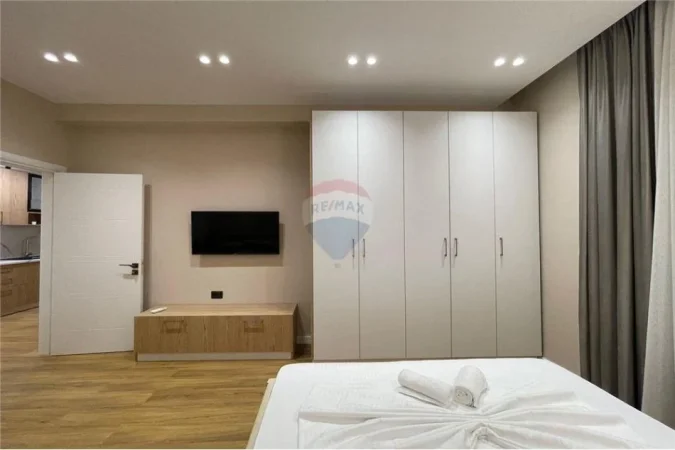 Vlore - Lungomare, jepet me qera apartament 1+1 Kati 3, 70 m² 450 € (Rruga Dush Strati, Vlorë)