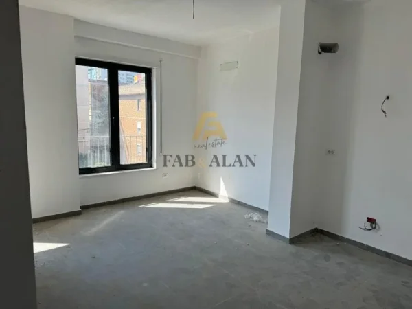 Tirane, jepet me qera ambjent biznesi Kati 2, 50 m² 500 € (Bulevardi i Ri)