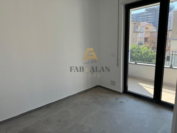 Tirane, jepet me qera ambjent biznesi Kati 2, 50 m² 500 € (Bulevardi i Ri)