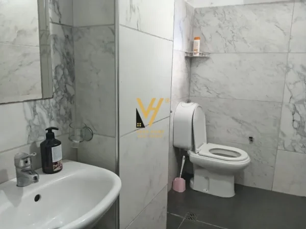 Tirane, jepet me qera apartament 1+1+Ballkon Kati 1, 55 m² 450 € (SIRI KODRA)