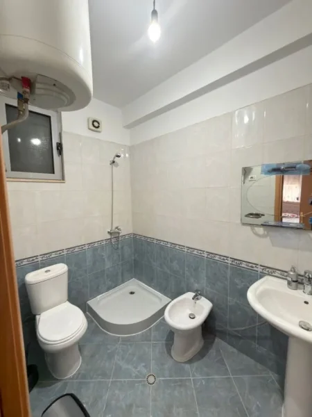Tirane, jepet me qera apartament 2+1 Kati 4, 93 m² 600 € (ASTIR)