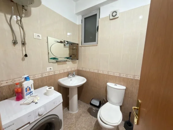Tirane, jepet me qera apartament 2+1 Kati 4, 93 m² 600 € (ASTIR)