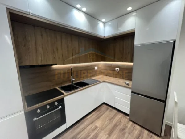 Tirane, jepet me qera apartament 2+1 Kati 4, 80 m² 600 € 