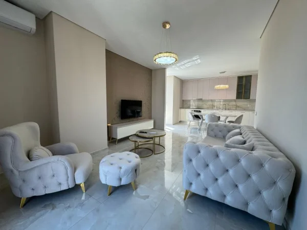 Tirane, jepet me qera apartament 2+1 Kati 9, 900 €