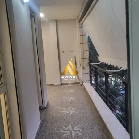 Tirane, jepet me qera apartament 2+1+Ballkon Kati 2, 98 m² 650 € (don bosko)