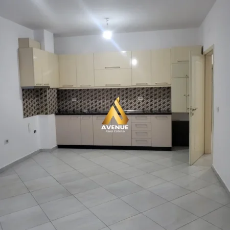 Tirane, jepet me qera apartament 2+1+Ballkon Kati 2, 98 m² 650 € (don bosko)