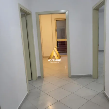 Tirane, jepet me qera apartament 2+1+Ballkon Kati 2, 98 m² 650 € (don bosko)