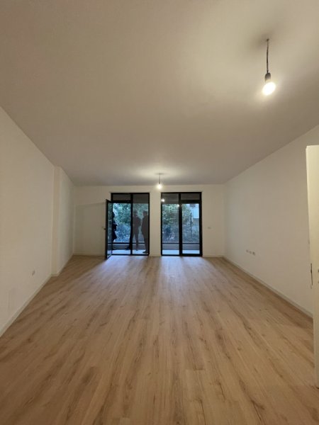 Tirane, shitet apartament 2+1+Ballkon Kati 1, 130 m² 250.000 € (Kopshti Zoologjik)