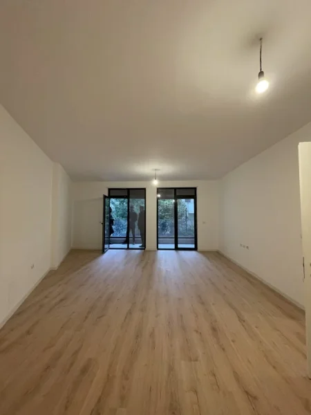Tirane, shitet apartament 2+1+Ballkon Kati 1, 130 m² 250.000 € (Kopshti Zoologjik)