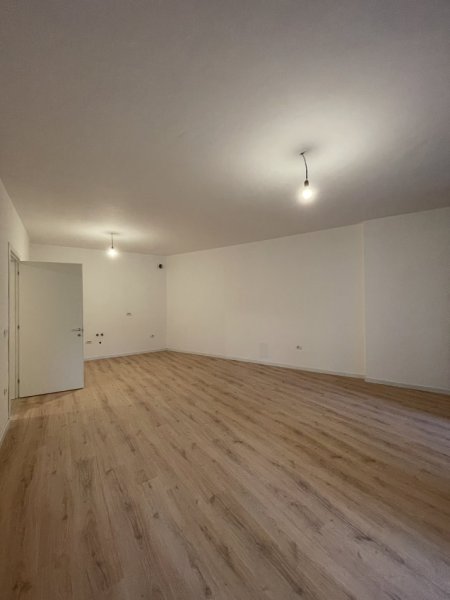 Tirane, shitet apartament 2+1+Ballkon Kati 1, 130 m² 250.000 € (Kopshti Zoologjik)