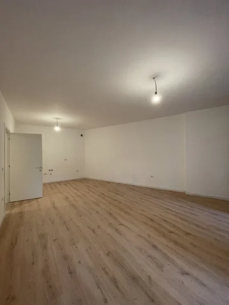 Tirane, shitet apartament 2+1+Ballkon Kati 1, 130 m² 250.000 € (Kopshti Zoologjik)