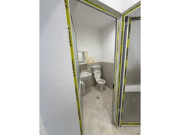 Tirane, jepet me qera ambjent biznesi Kati 1, 260 m² 2.600 € (Bulevardi Zogu i Pare)