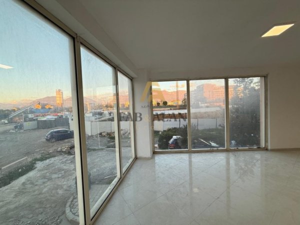 Tirane, jepet me qera ambjent biznesi Kati 1, 260 m² 2.600 € (Bulevardi Zogu i Pare)