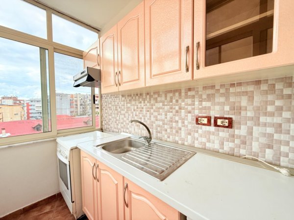 Tirane, shitet apartament 1+1 Kati 3, 53 m² 75.000 € (Fresku)