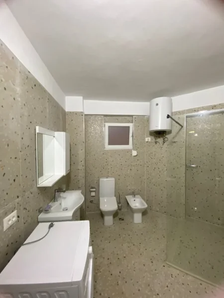 JEPET ME QERA SUPER APARTAMENT 2+1+2 BALLKONE NE BLLOK NE ZEMER TE TIRANES,  1.300 €uro