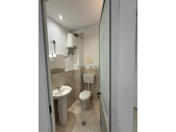 Tirane, jepet me qera ambjent biznesi , 50 m² 500 € (Bulevardi Zogi i Pare)