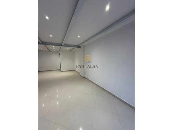 Tirane, jepet me qera ambjent biznesi , 50 m² 500 € (Bulevardi Zogi i Pare)