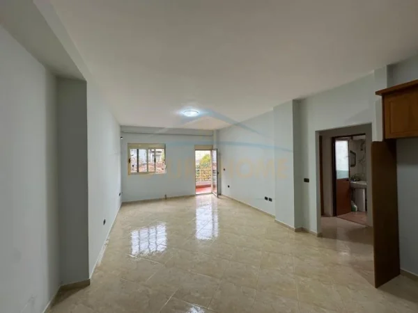Tirane, jepet me qera apartament 2+1+Ballkon Kati 1, 97 m² 600 € (Rruga "Myslym Shyri")