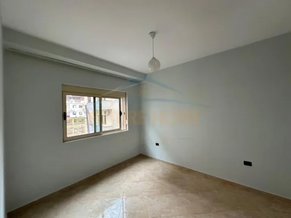 Tirane, jepet me qera apartament 2+1+Ballkon Kati 1, 97 m² 600 € (Rruga "Myslym Shyri")