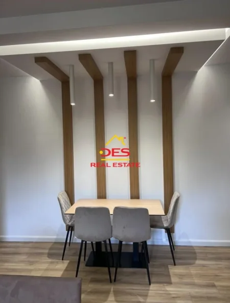 Vlore, jepet me qera apartament 1+1+Ballkon Kati 4, 70 m² 400 € (Rruga Sadik Zotaj)