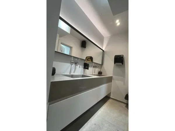 Tirane, shitet lokal Kati 0, 156 m² 330.000 € (Ali Dem)