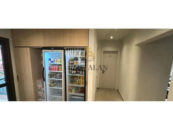 Tirane, shitet lokal Kati 0, 156 m² 330.000 € (Ali Dem)