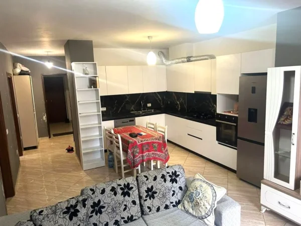 Jepet me Qira Apartament 2+1 në Astir,  500 €uro